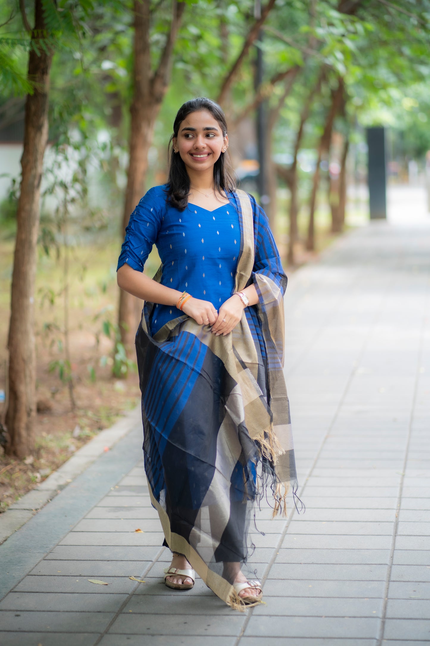 AL 476 Raw silk kurta set with duppatta