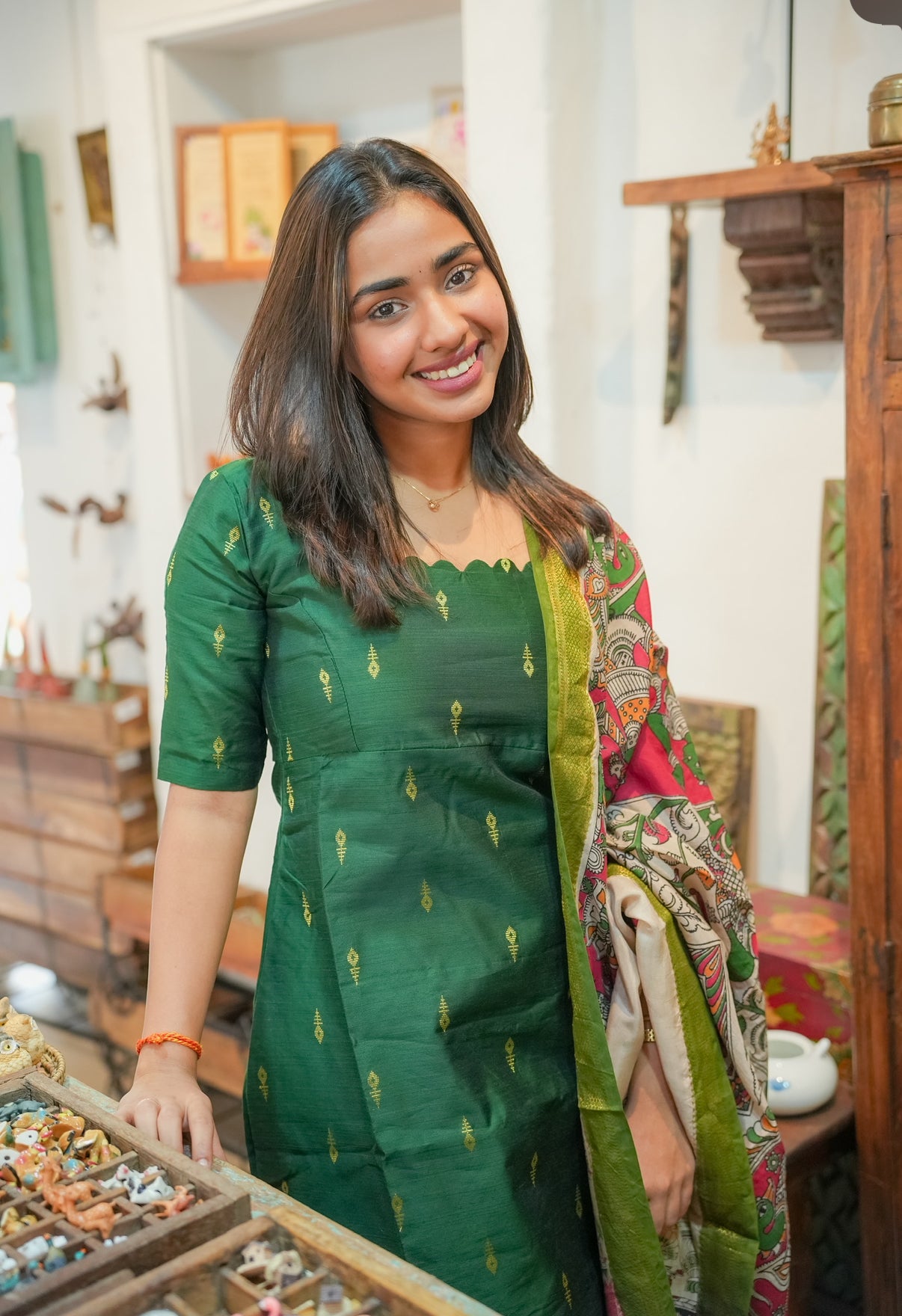 AL 546 Raw silk kurta set with dupatta (with lining) Dupatta print may vary