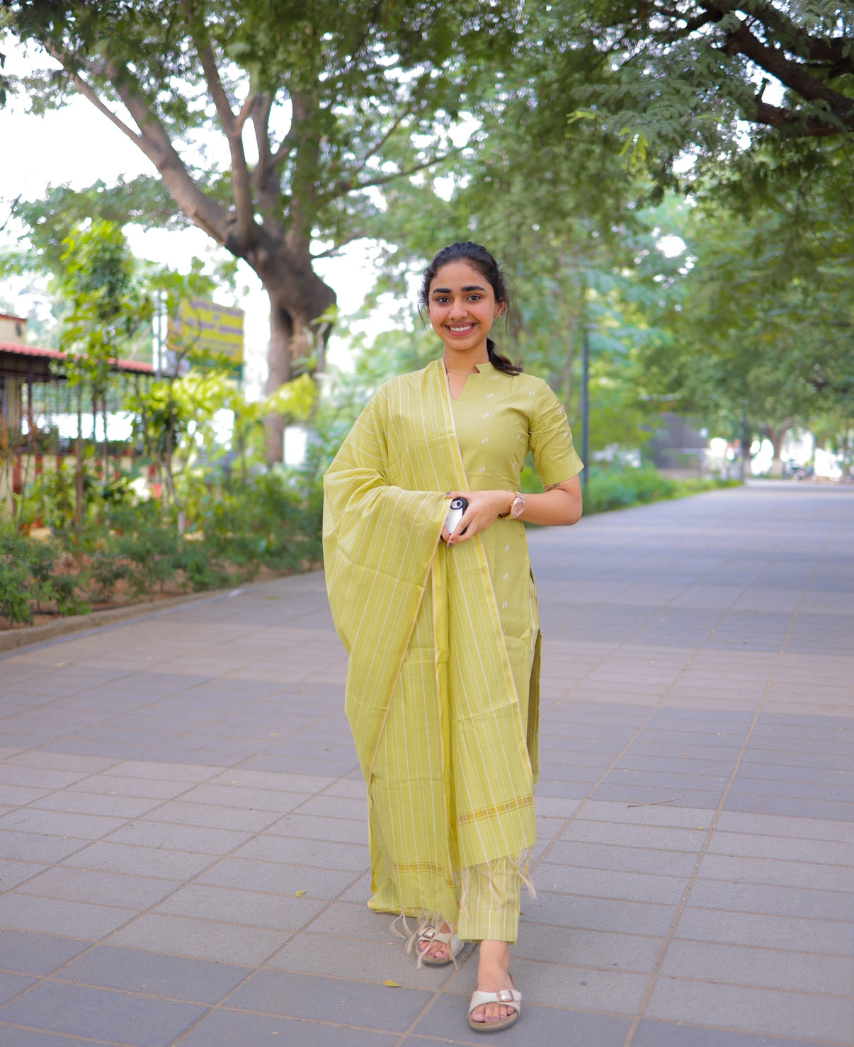 AL 323 Raw silk kurta set with duppatta