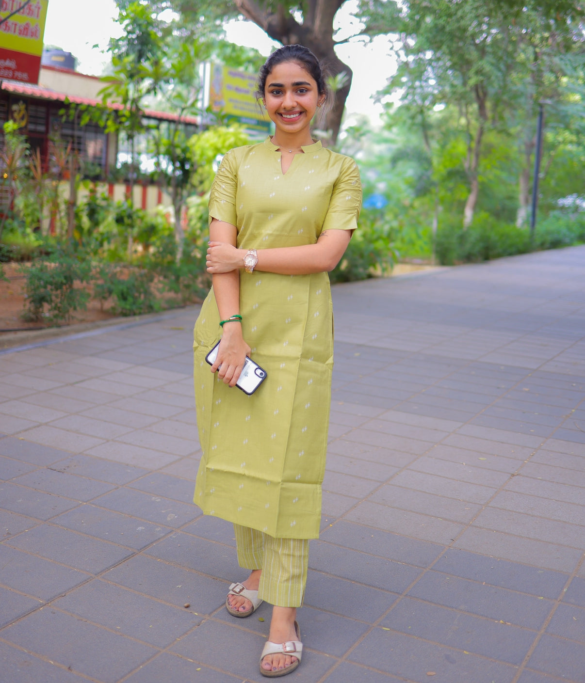 AL 323 Raw silk kurta set with duppatta