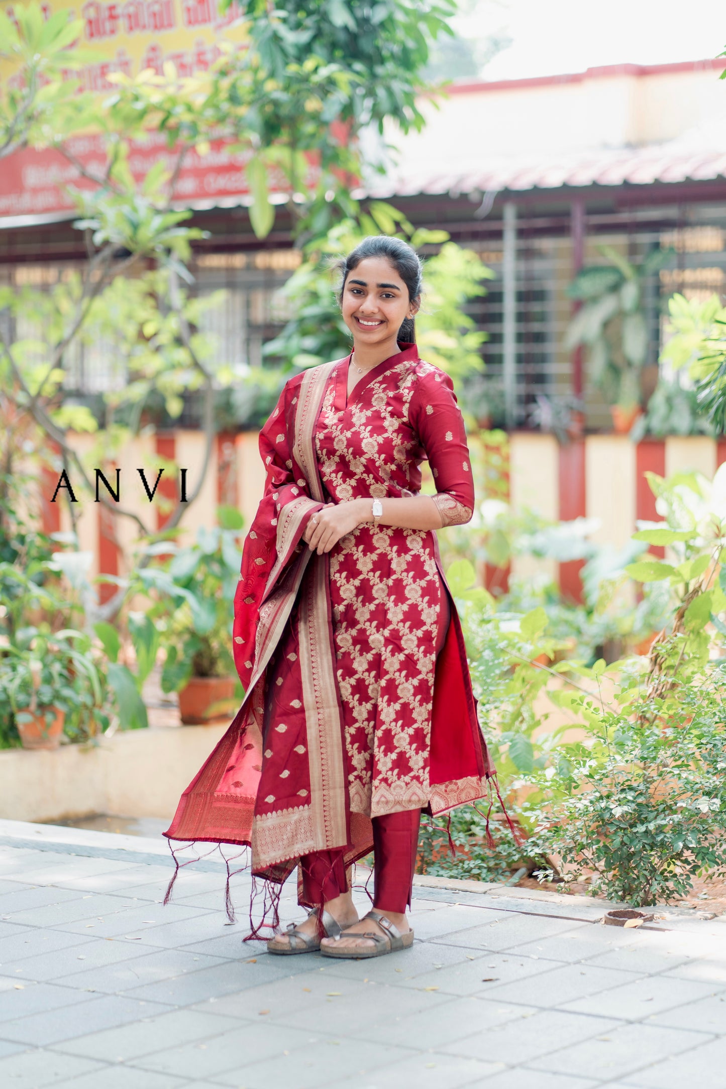 AL 370 Elegant Banarasi Silk Suit