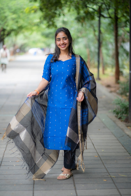 AL 476 Raw silk kurta set with duppatta