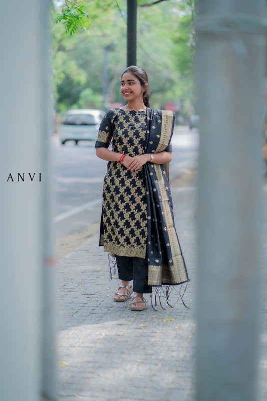 AL 405 Banarsi silk suit with duppatta