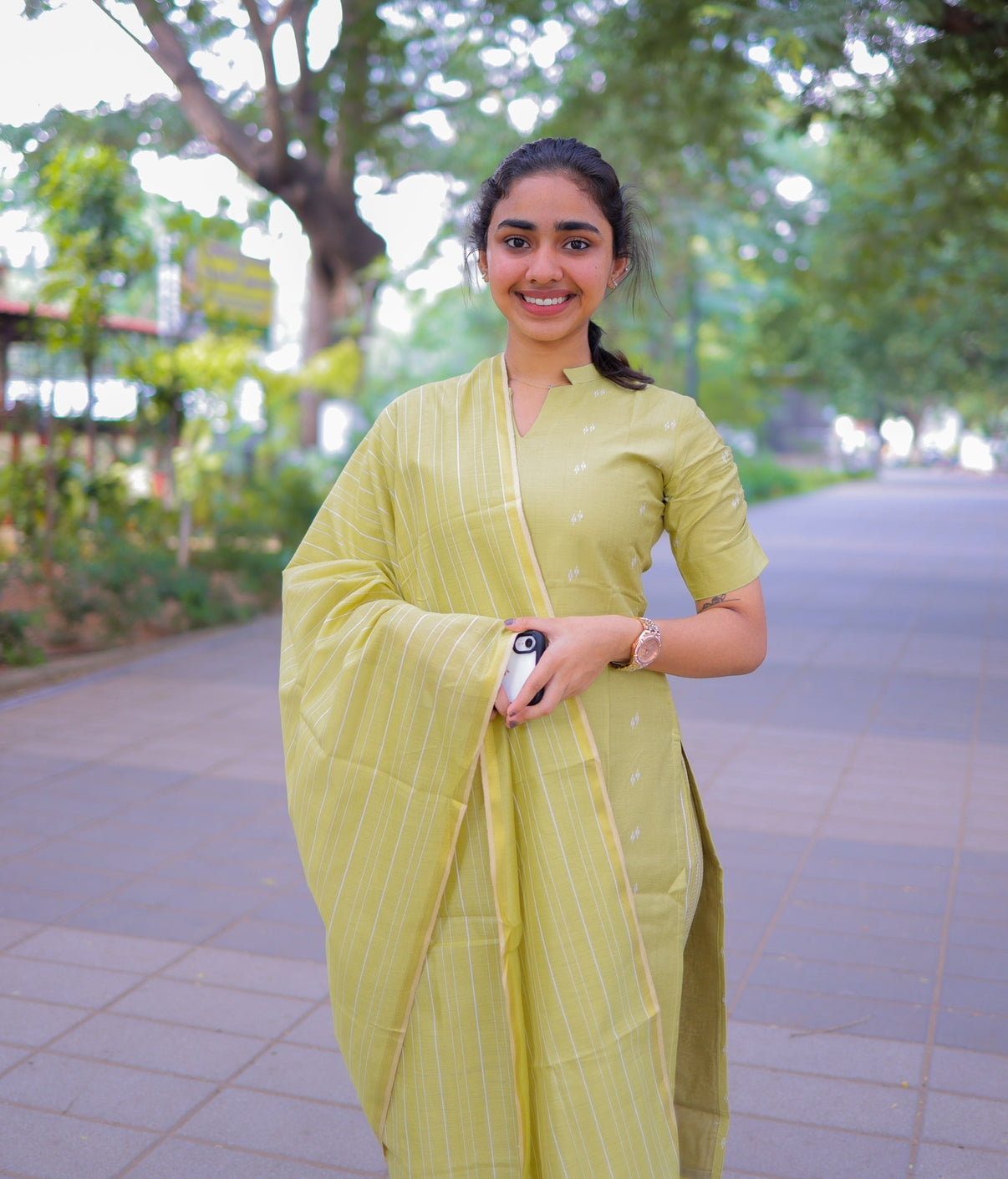 AL 323 Raw silk kurta set with duppatta