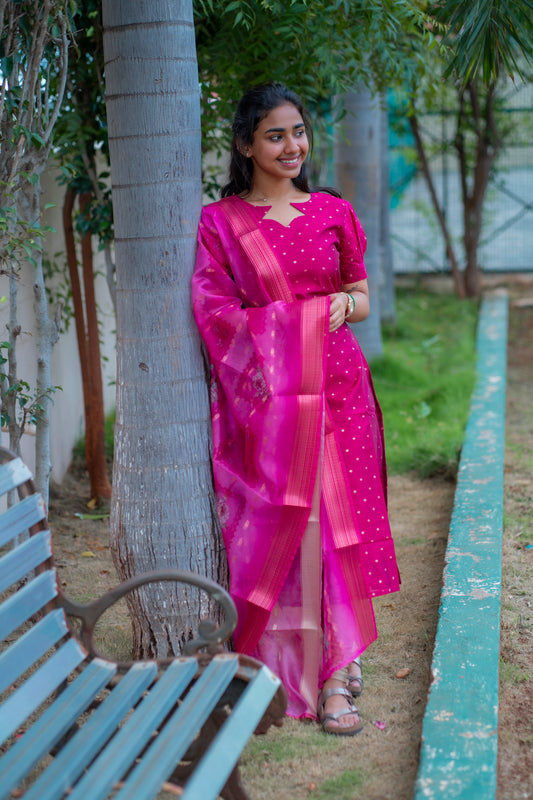 Banaras kurti with organza dupatta with lining