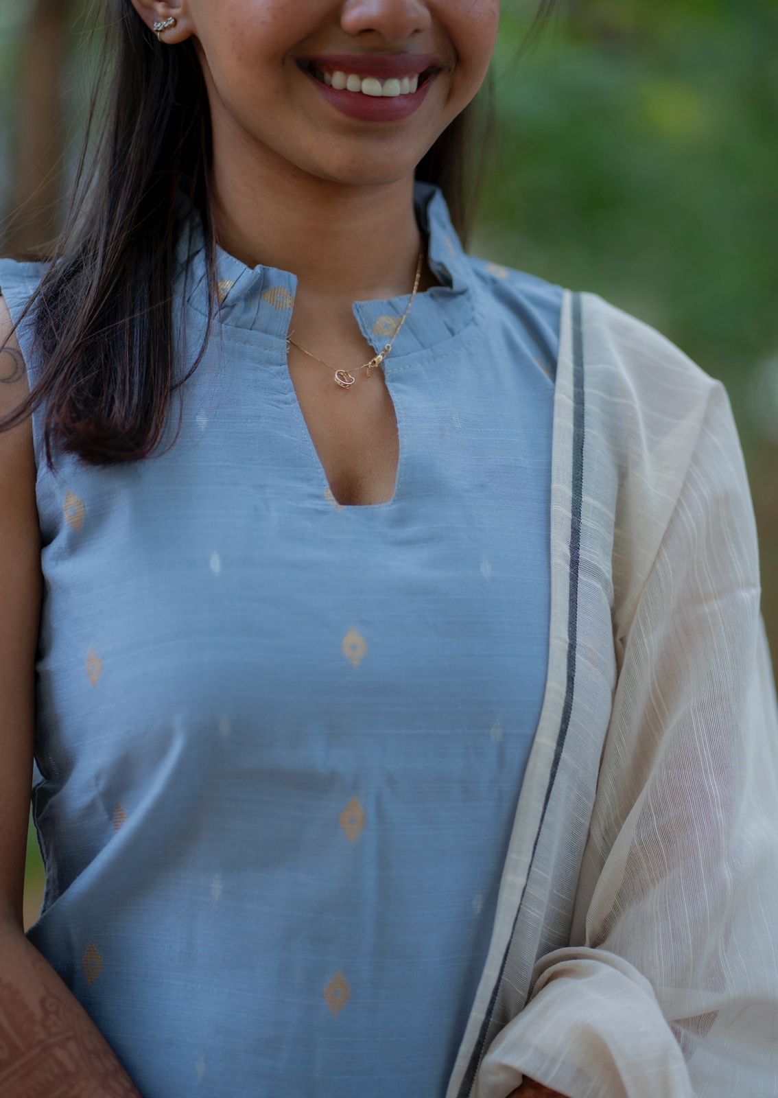 AL 568 Raw silk kurti with duppatta (with lining ) Sleeves provided seperately
